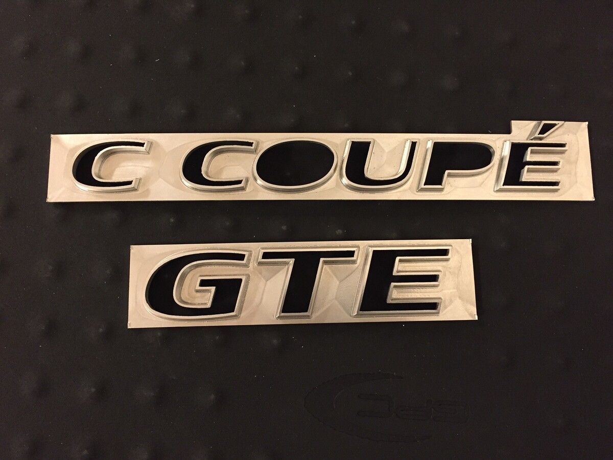 Ein Aufkleber mit der Aufschrift „Coupé GTE“