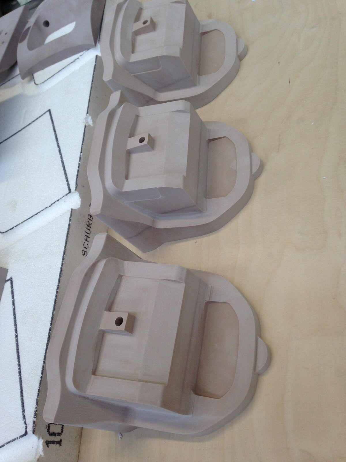 Eine Reihe von Prototypen mit der Nummer 10 auf der Unterseite