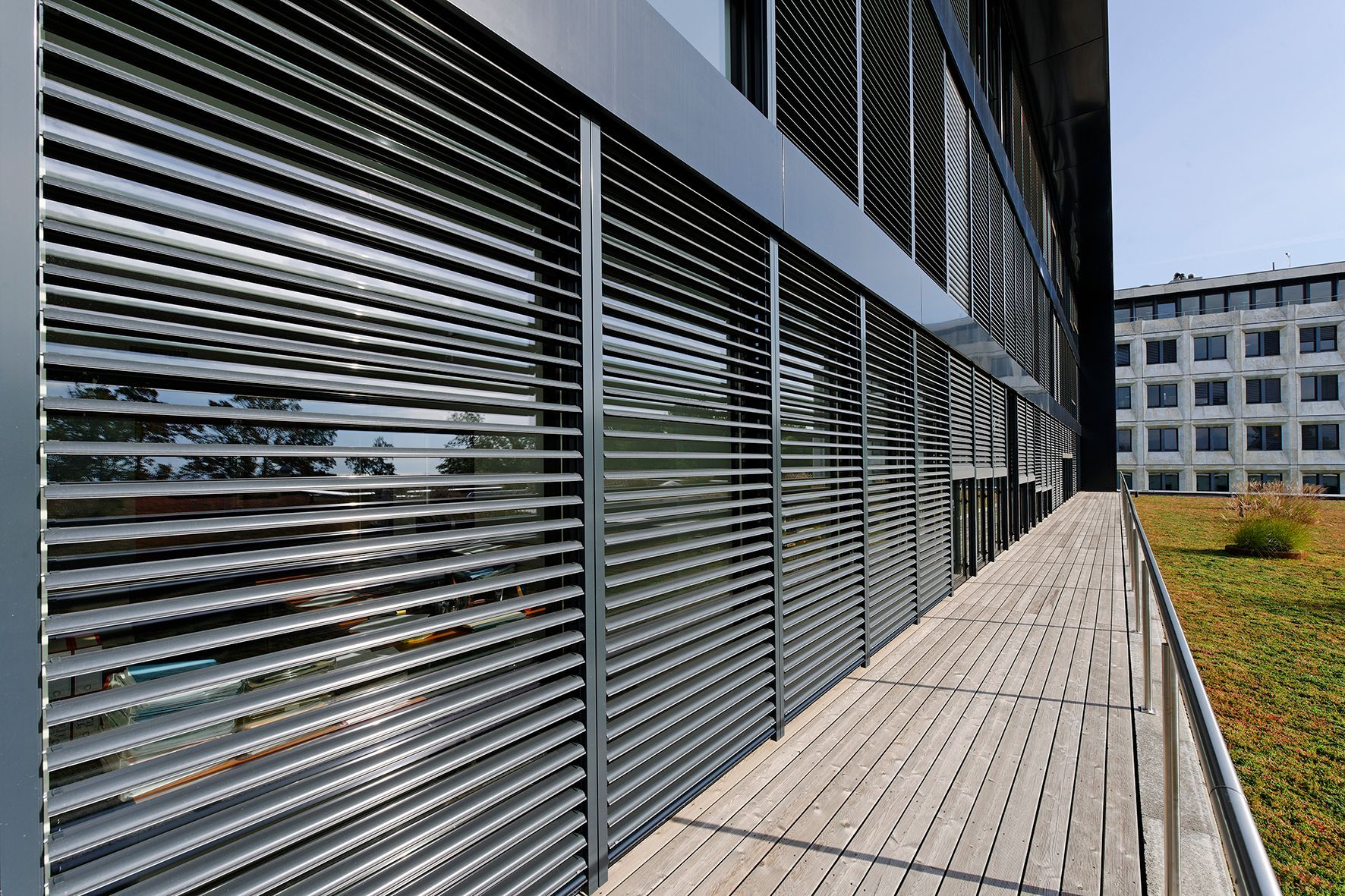 Brise soleil à lames orientables