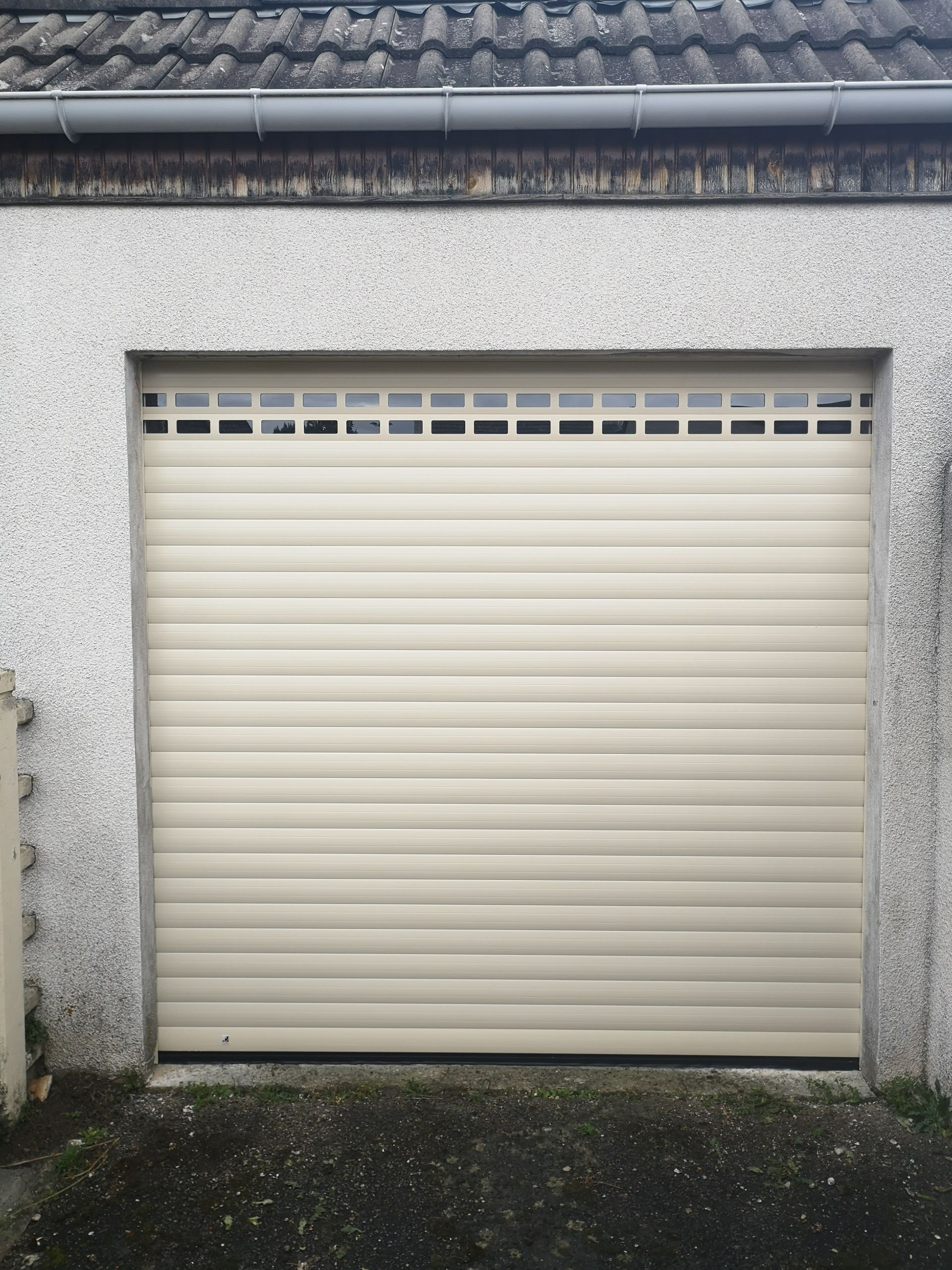 Porte de garage blanche