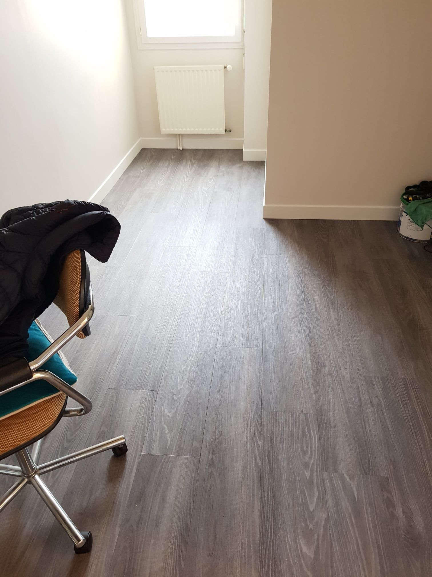 Parquet flottant avec découpe en angle