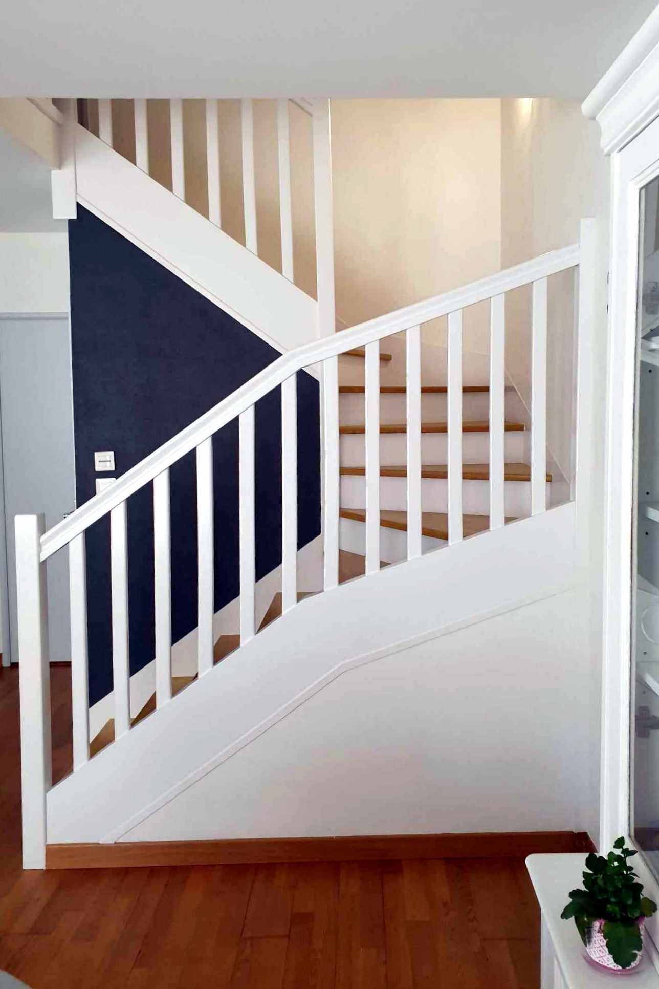 Peinture dans une montée d'escalier