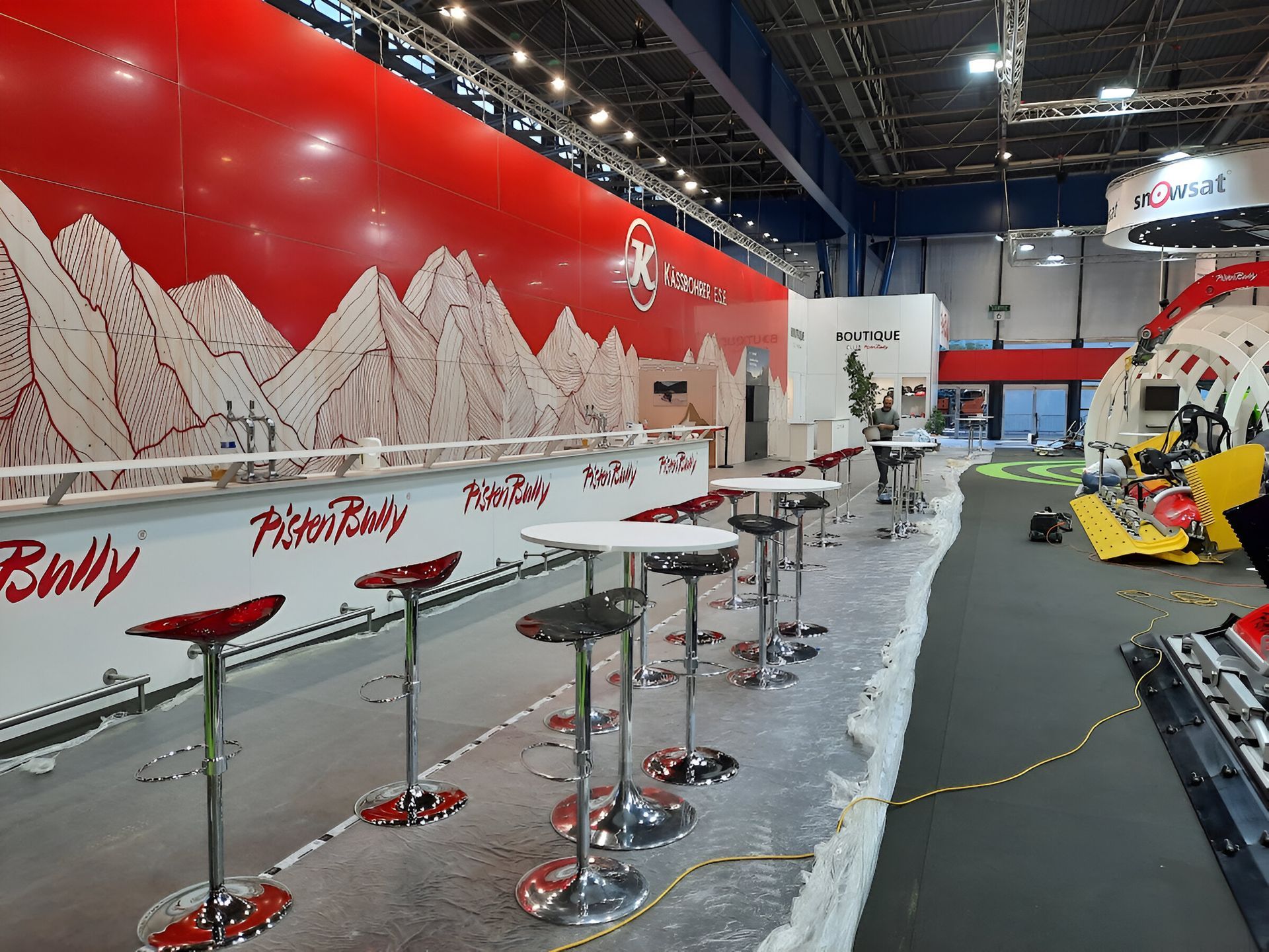 Nettoyage d'un stand lors d'un événement.