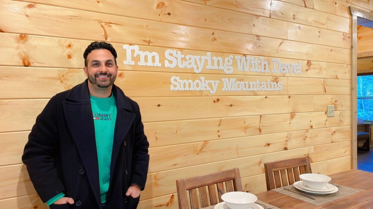 Dave is standing in front of the StayWithDave sign. Low Flat Rate Co-Hosting by StayWithDave
