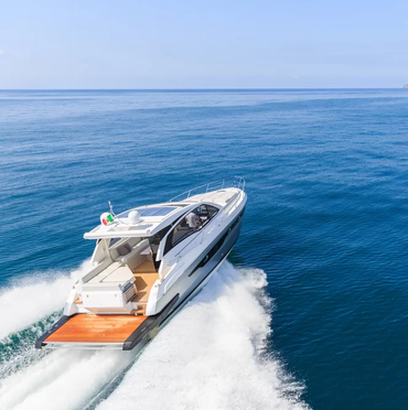 Bateau se dirigeant vers la pleine mer
