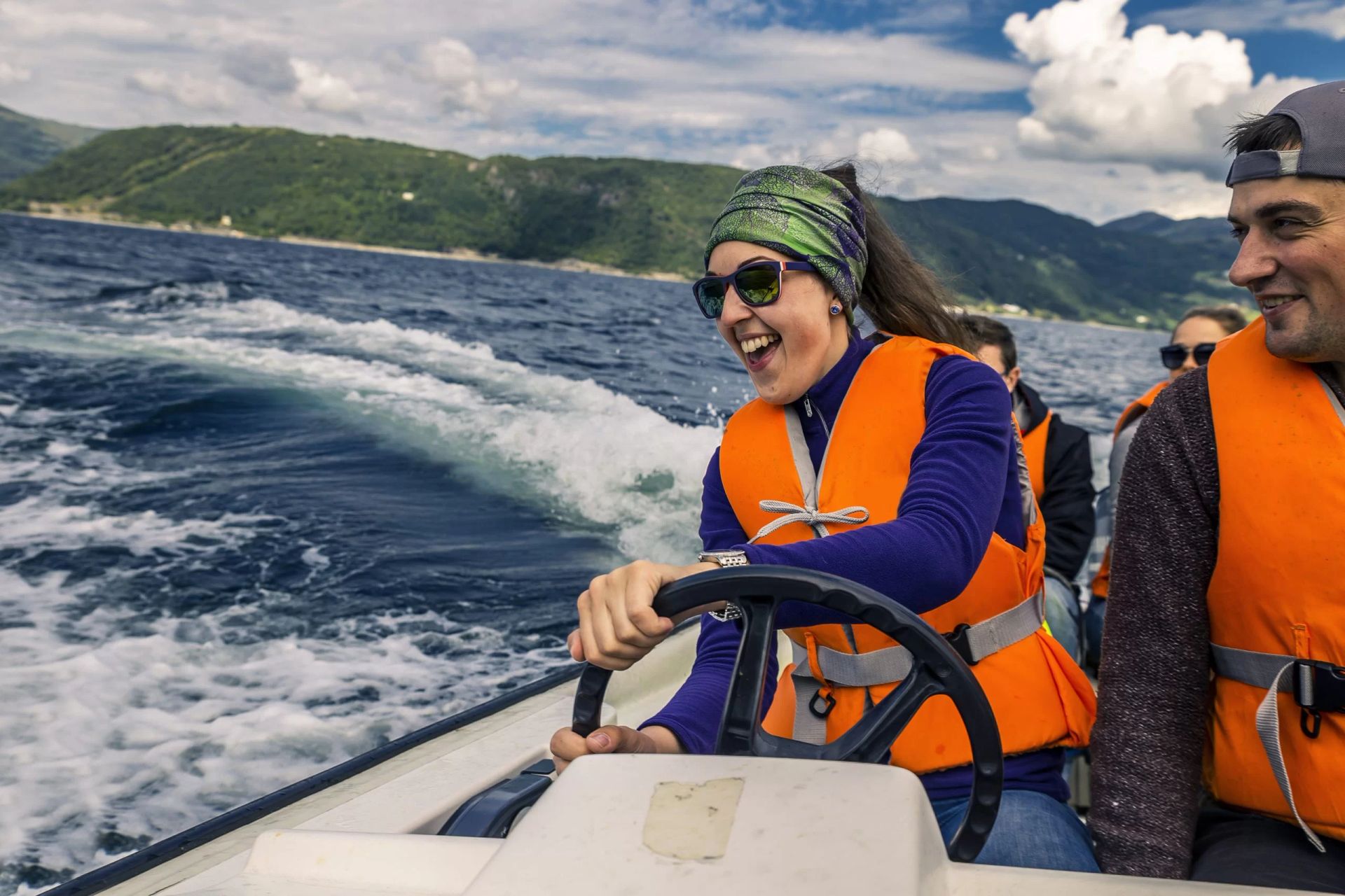Femme prenant un cours de navigation