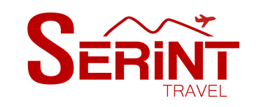 Logotipo rojo de Serint Travel con monta&ntilde;as y un icono de avi&oacute;n. Texto "Viaje" debajo.