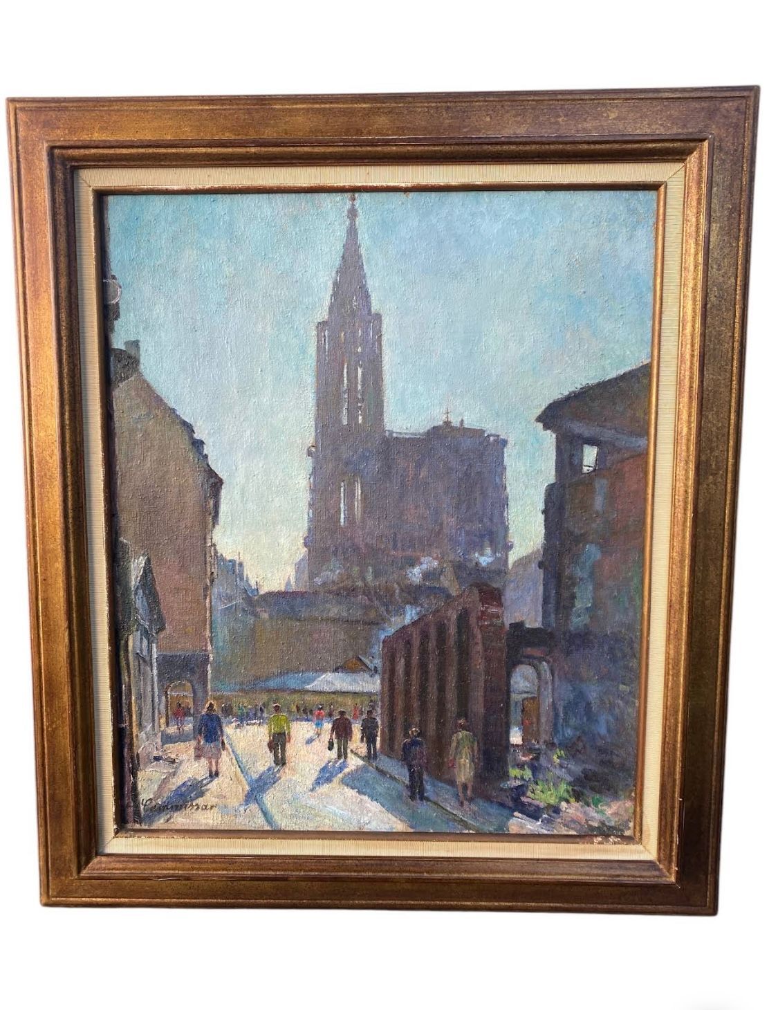 Tableau représentant une cathédrale en ville, avec des personnages marchant dans une rue ensoleillée.