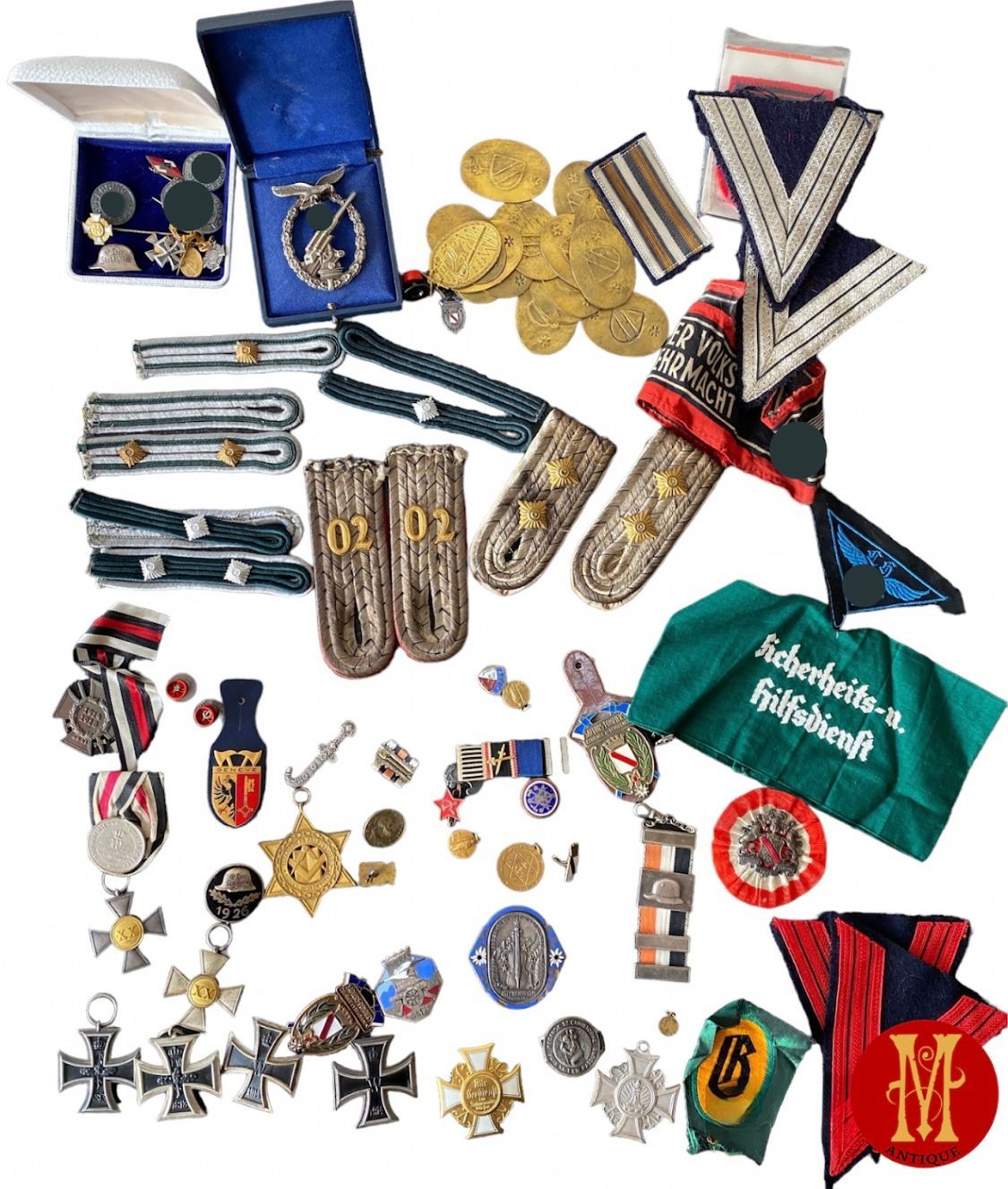 Collection de médailles, insignes et épaulettes militaires allemandes.