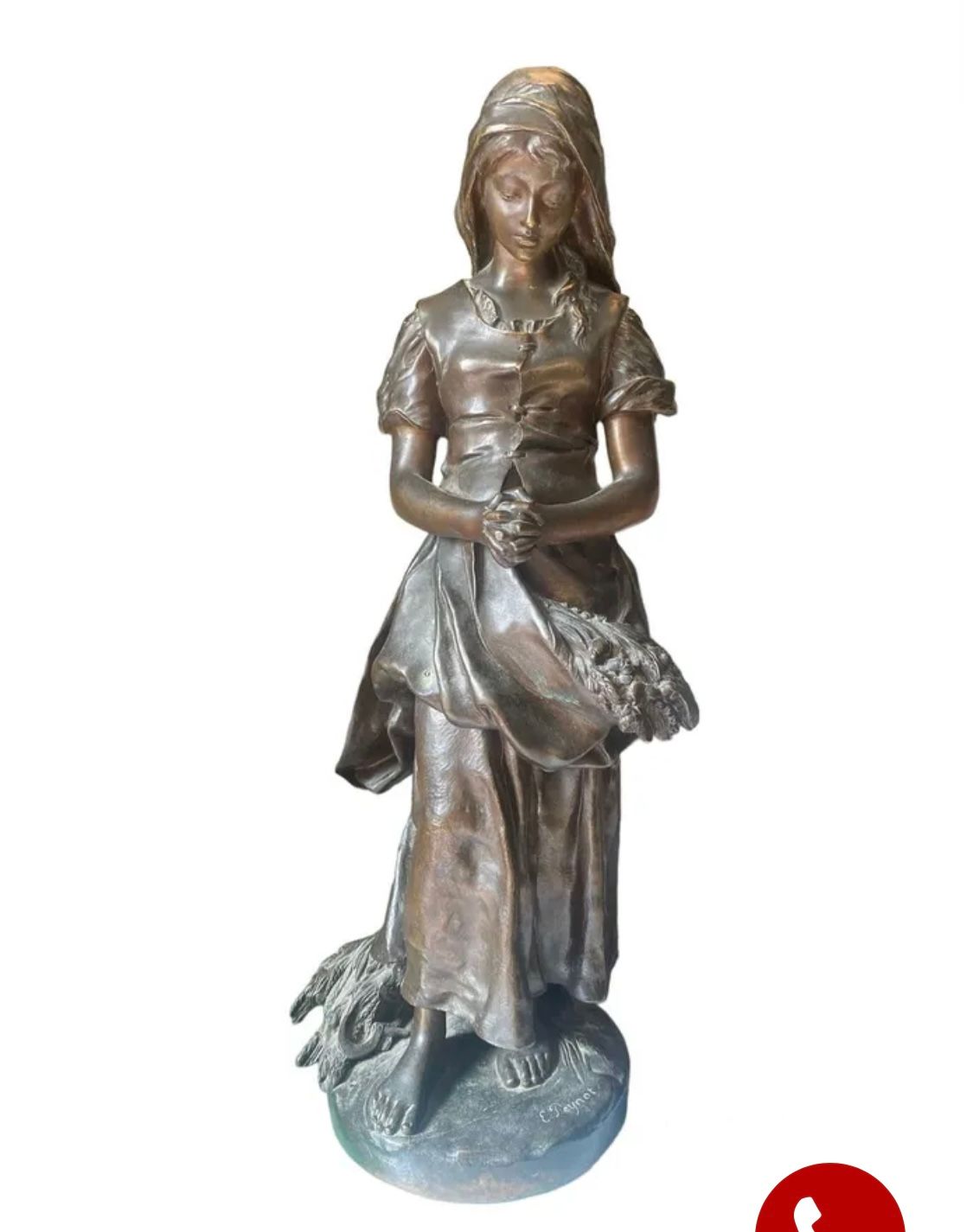Statue en bronze d'une jeune fille tenant des fleurs, vêtue d'une robe et d'un voile.