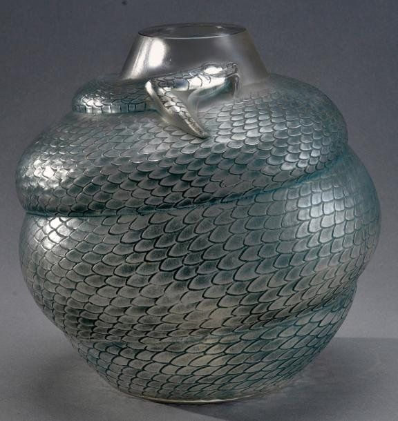 Strasbourg antiquaire - sculpture en bronze avec un motif peau de serpent