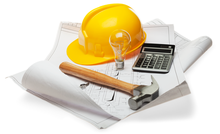 Photo illustrant la rénovation avec des plans d'architecte, un casque de chantier, un marteau, une ampoule et une calculatrice