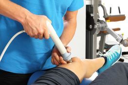 Person bei der Lasertherapie