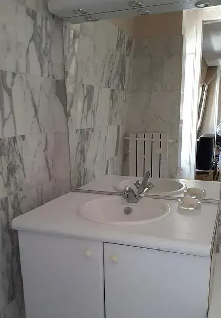 Meuble vasque nettoyé