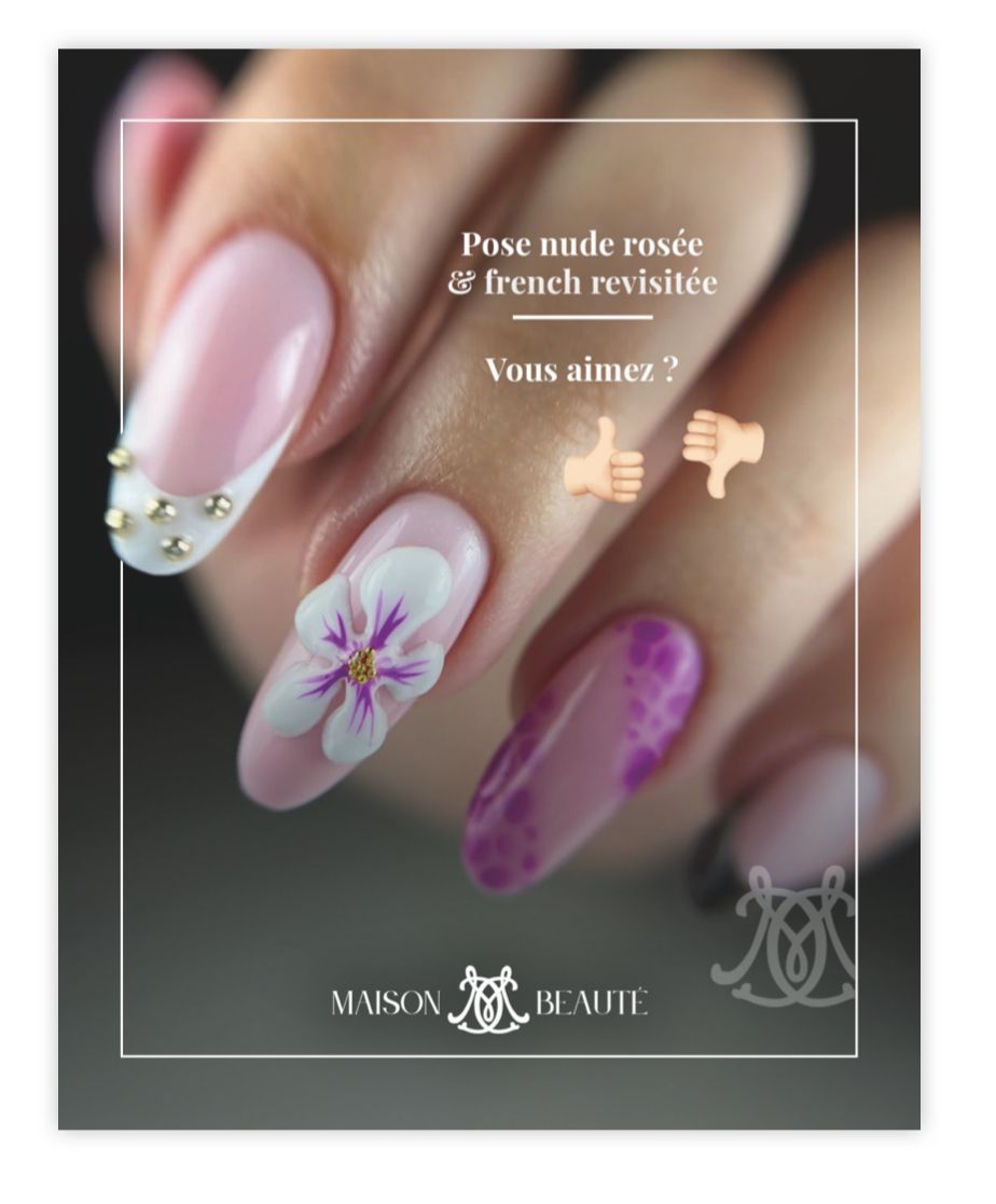 Gros plan sur une main aux ongles rose clair, ornée d'une french manucure et de motifs floraux en 3D. Comprend des icônes pouce levé/pouce baissé.