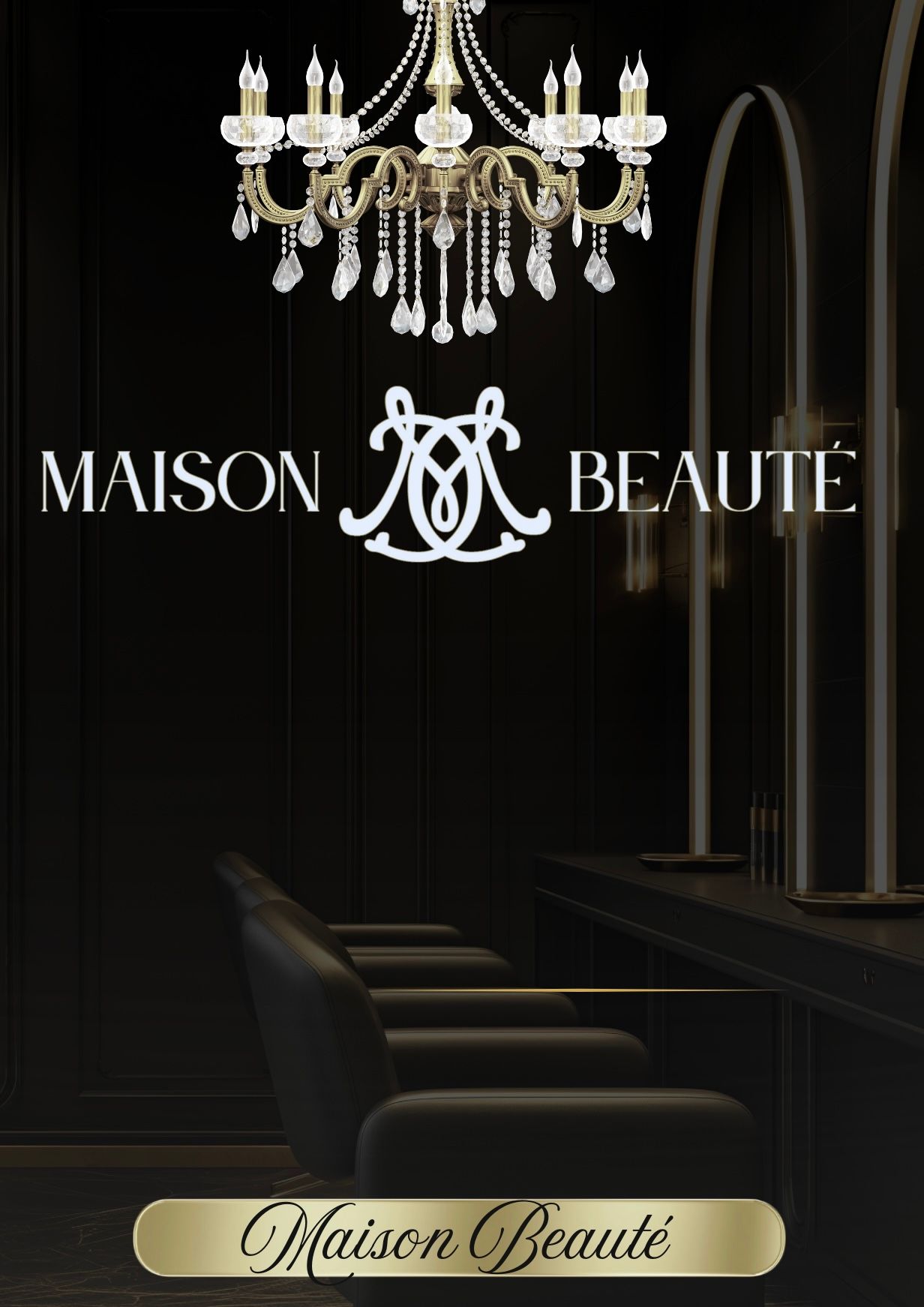 Intérieur du salon Maison Beauté avec lustre, logo, chaises et touches dorées.