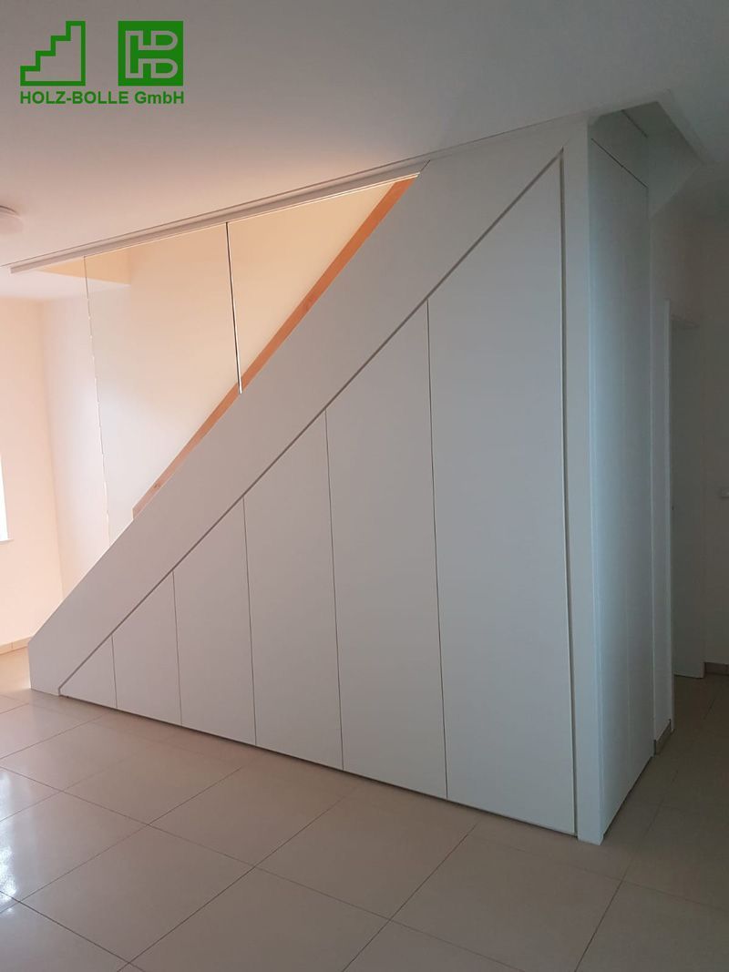 Ein Bild einer Treppe mit den Buchstaben hb darauf