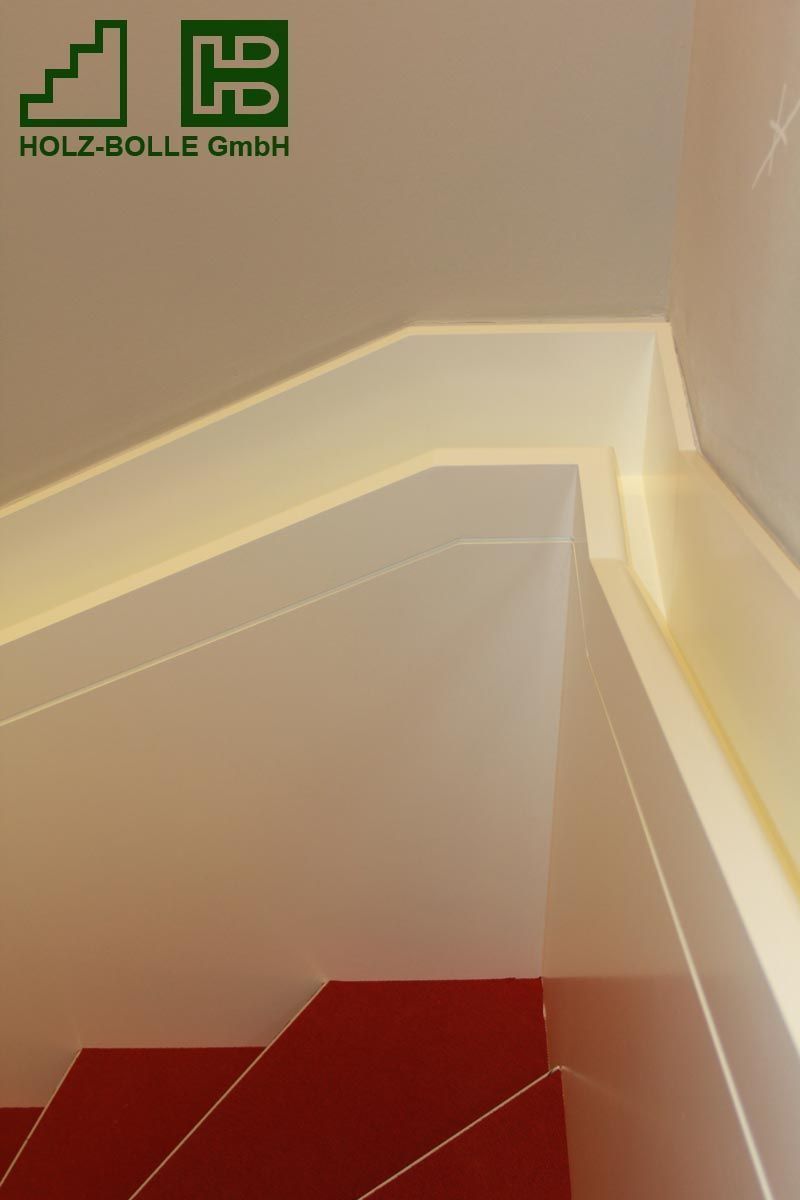 Ein Bild einer Treppe mit einem Logo für die Holz-Bolle GmbH