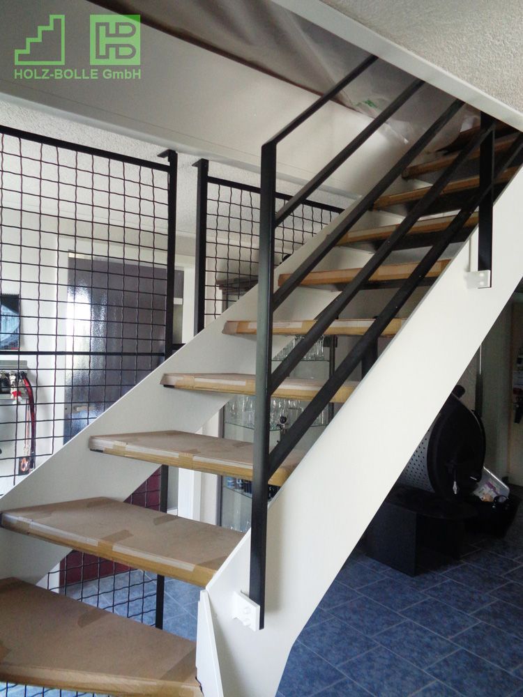 Ein Bild einer Treppe mit den Buchstaben hb darauf