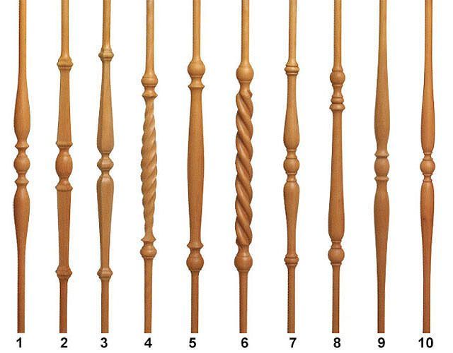 Eine Reihe von hölzernen Balustern mit den Zahlen 1 bis 10