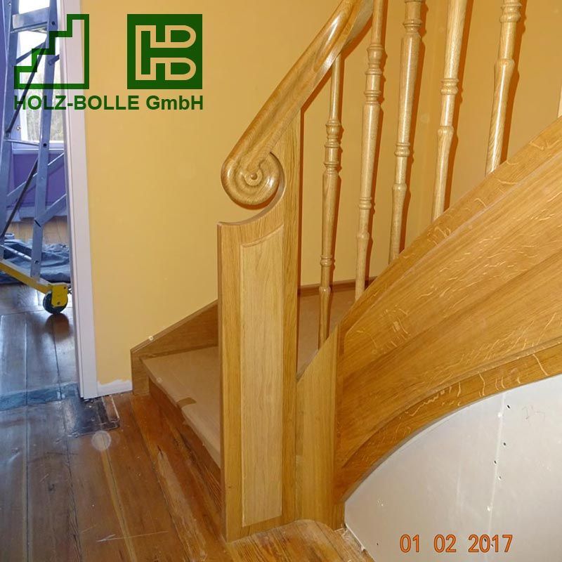 Ein Bild einer Holztreppe aus dem Jahr 2017