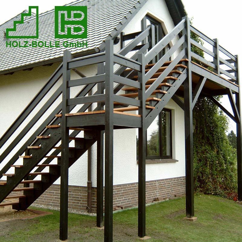 Ein Bild von einem Haus mit Treppe und einem Logo für die Holz-Bolle GmbH