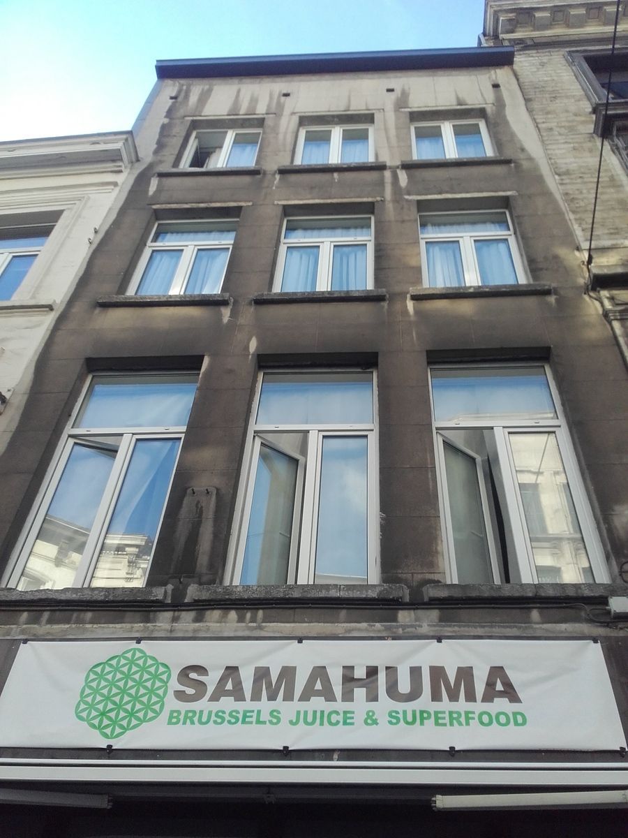 Façade d'immeuble à nettoyer.