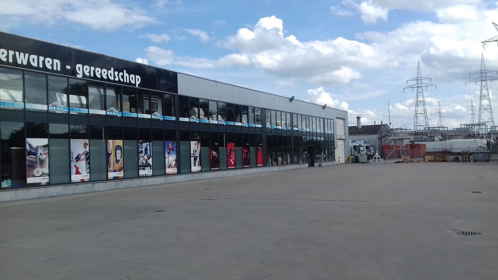 Façade de magasin peinte.