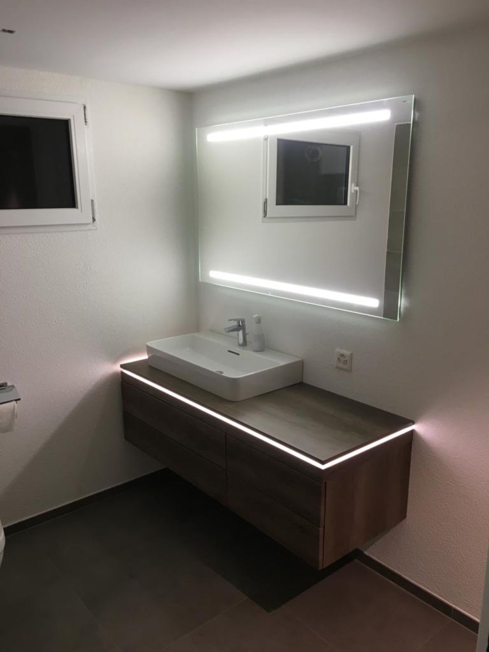 Waschbecken in einem Badezimmer