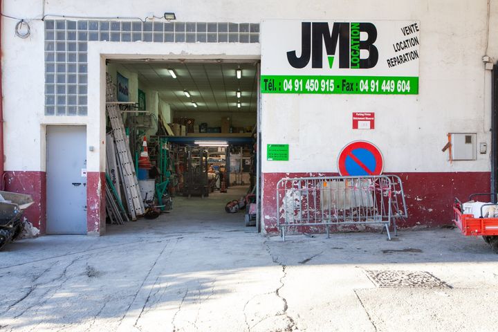 Devanture du magasin JMB Location