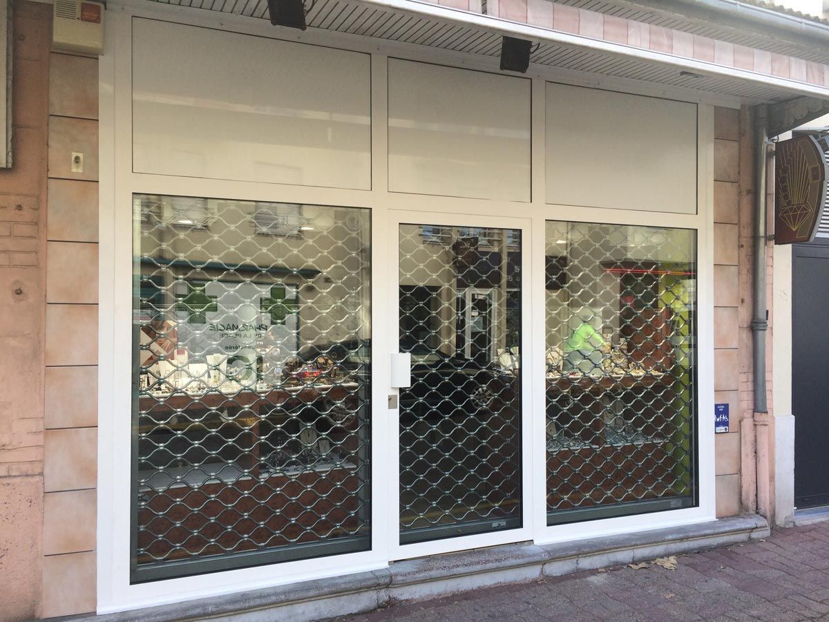 Grille métallique d'une entreprise