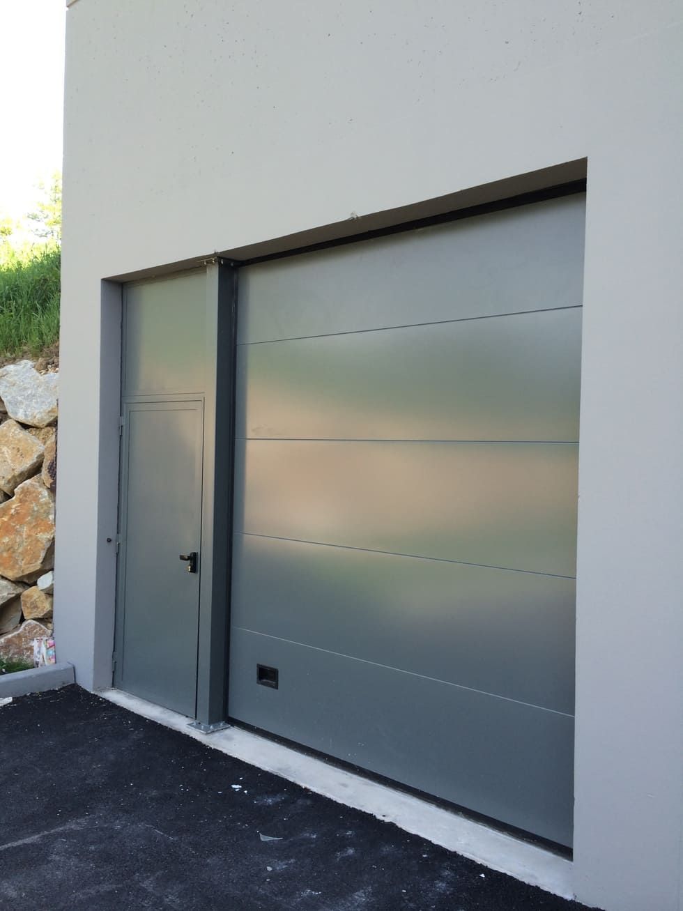 Porte de garage et portillon en aluminium