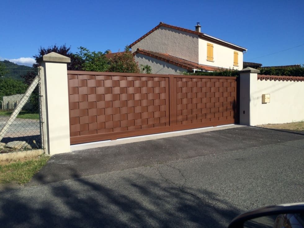 Portail battant marron