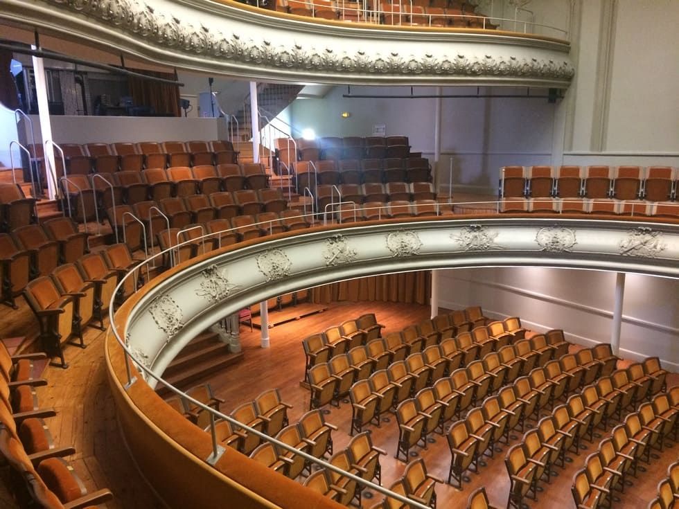 Garde corps circulaire d'une tribune