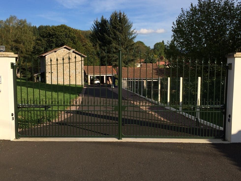 Portail battant vert