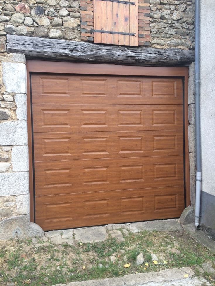 Porte de garage marron basculante