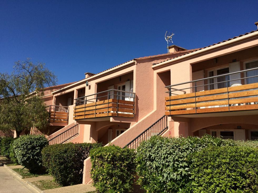 Garde corps aluminium et bois de maisons mitoyennes