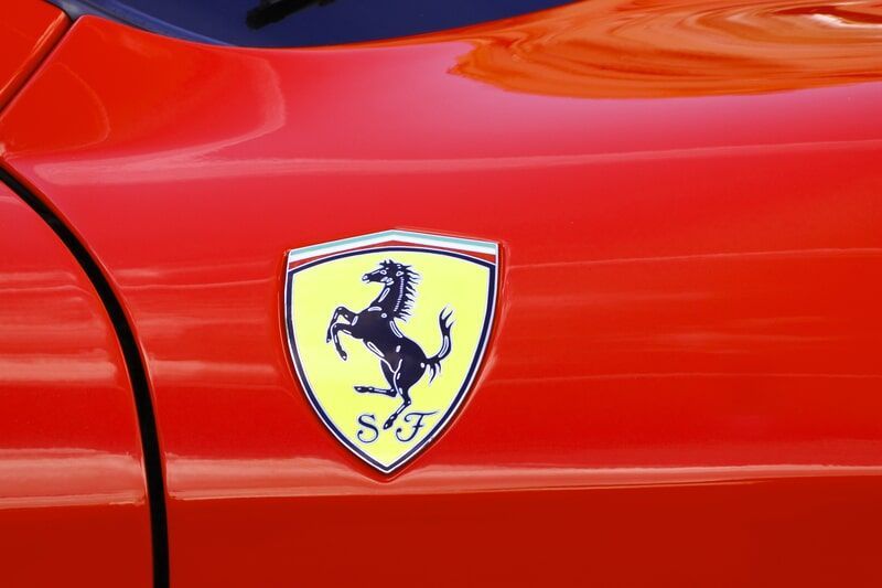 Φανοποιεία Ferrari