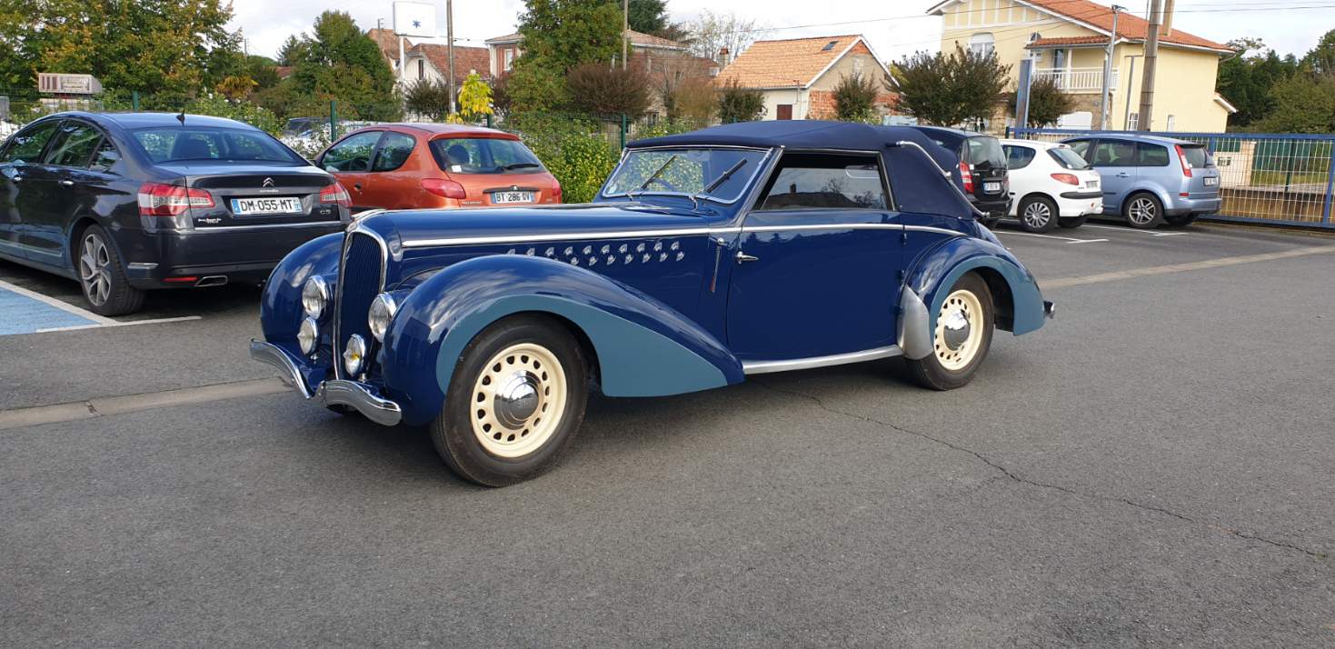 Photo voiture de collection bleue