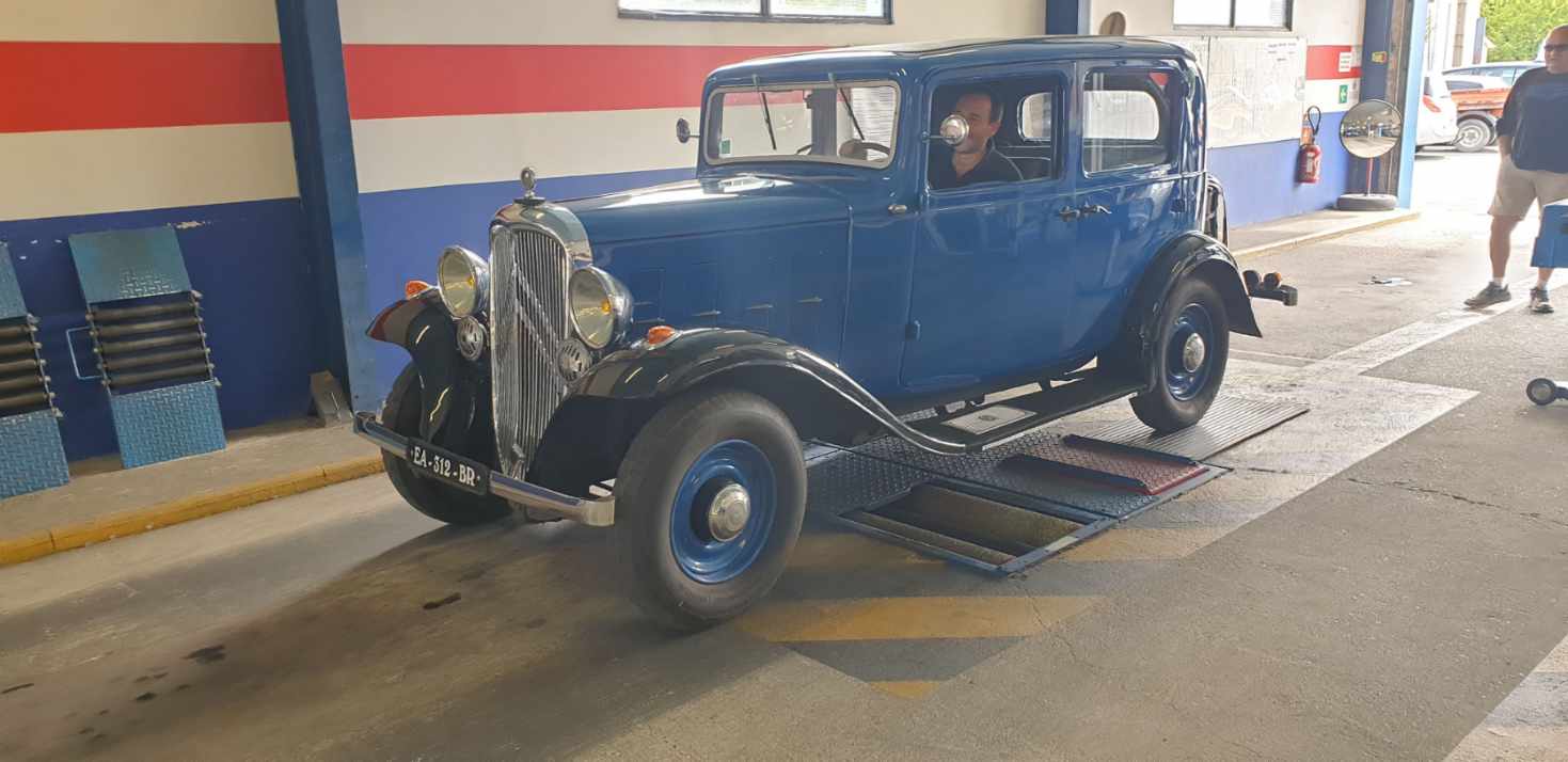 Photo véhicule ancien bleu