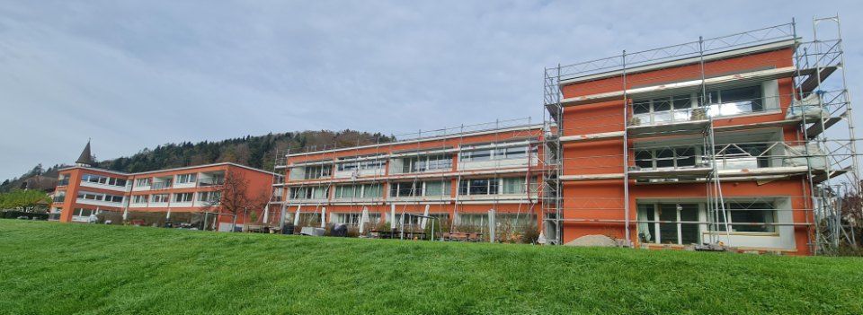 Gerüste an Fassaden, Arbeit der Manu's Malergeschäft AG