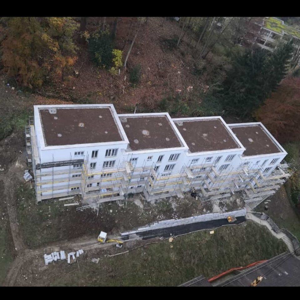 Gerüste an Fassaden, Arbeit der Manu's Malergeschäft AG