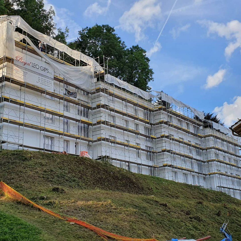 Gerüste an Fassaden, Arbeit der Manu's Malergeschäft AG