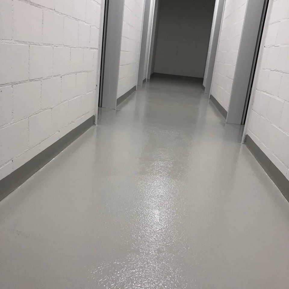 Flur, Arbeit der Manu's Malergeschäft AG