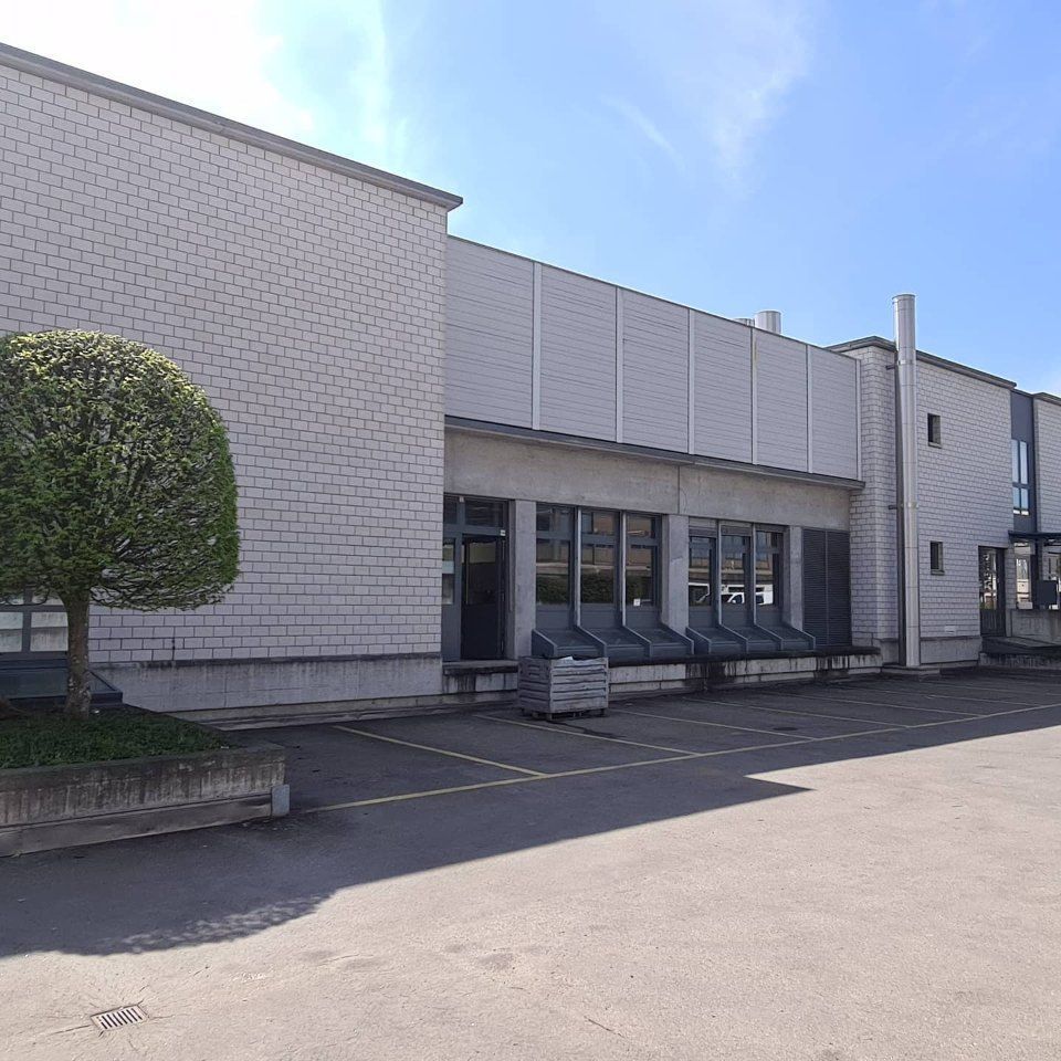 Industriegebäude, Arbeit der Manu's Malergeschäft AG