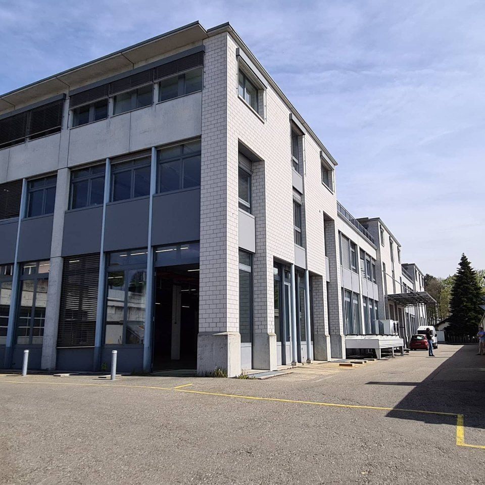 Industriegebäude, Arbeit der Manu's Malergeschäft AG