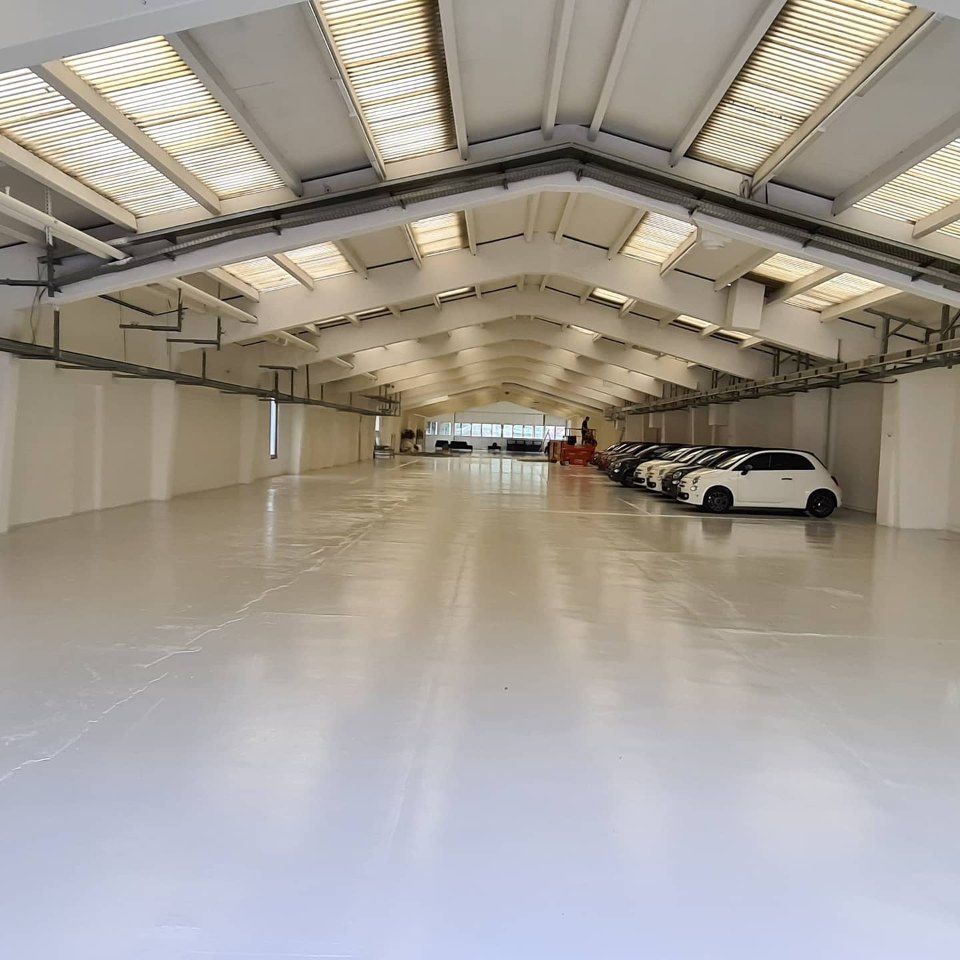 Autos in einem Parkingraum, Arbeit der Manu's Malergeschäft AG