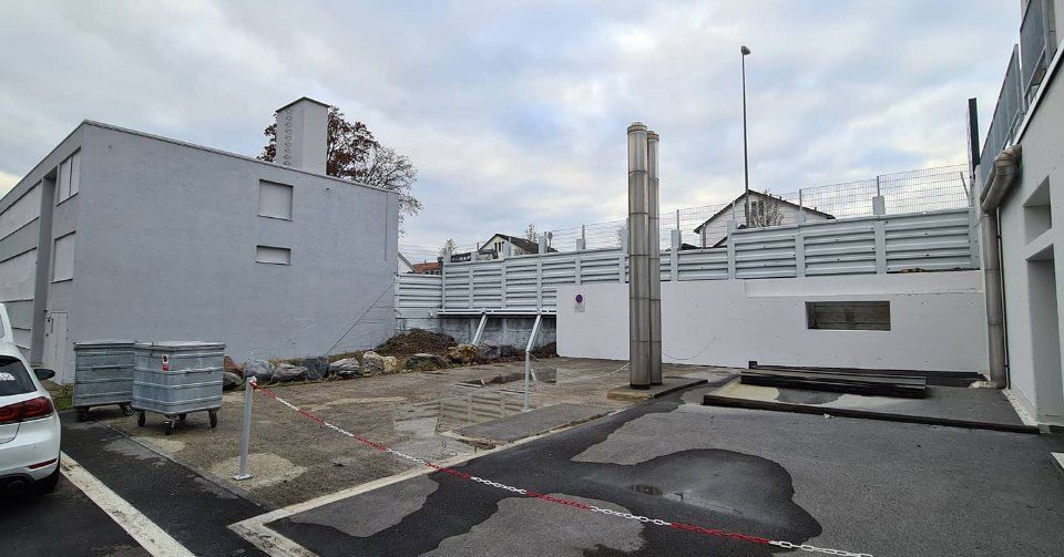 Baustelle, Arbeit der Manu's Malergeschäft AG