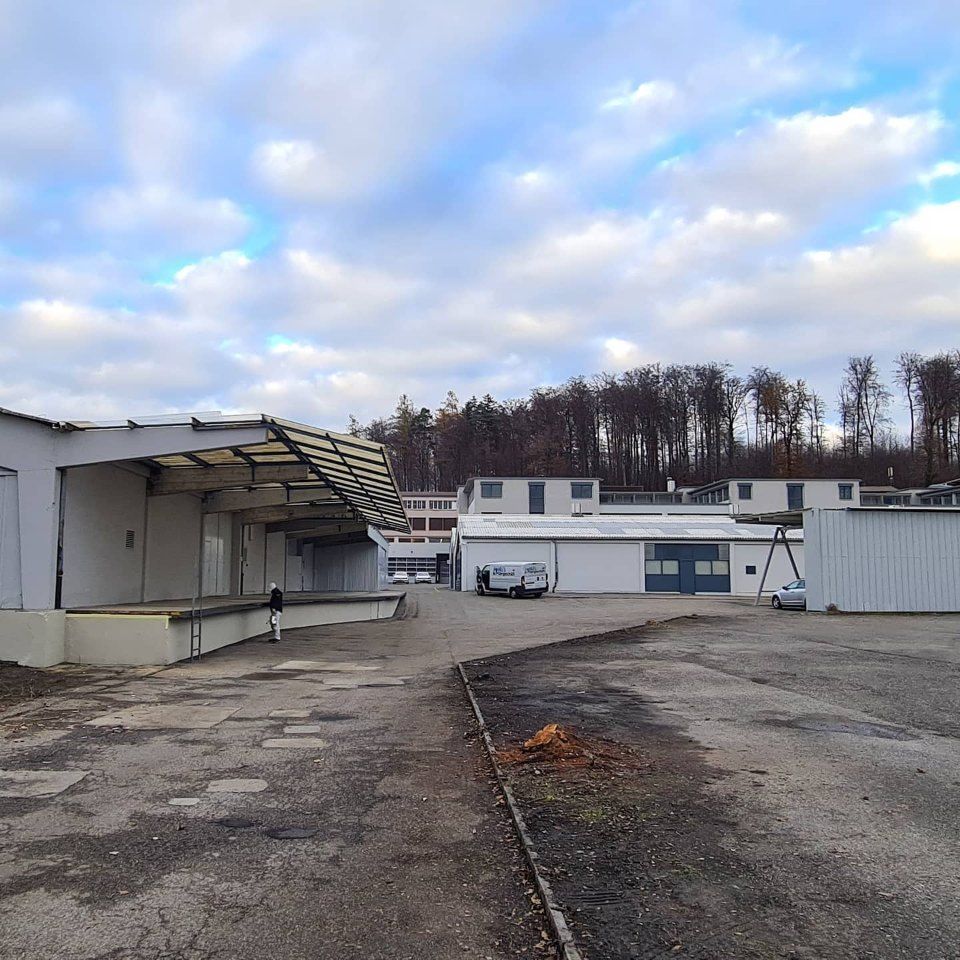 Industriegelände, Arbeit der Manu's Malergeschäft AG