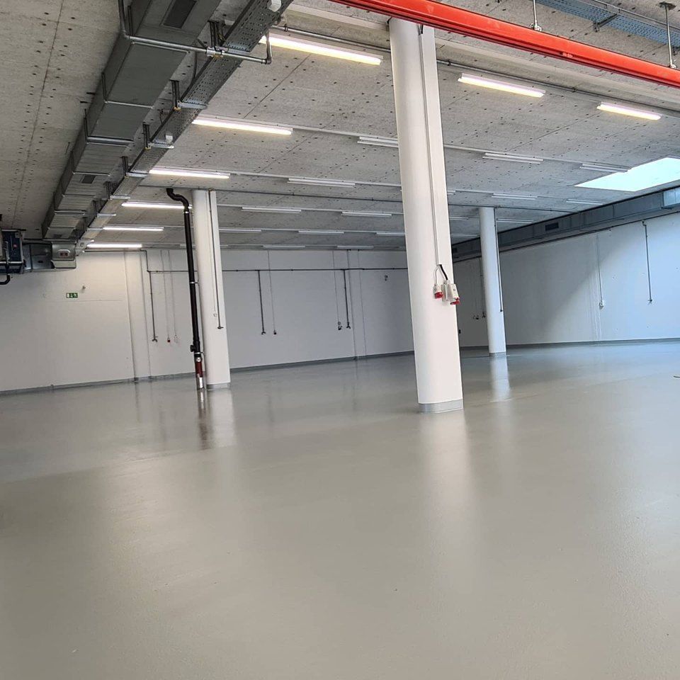 Industrieraum, Arbeit der Manu's Malergeschäft AG